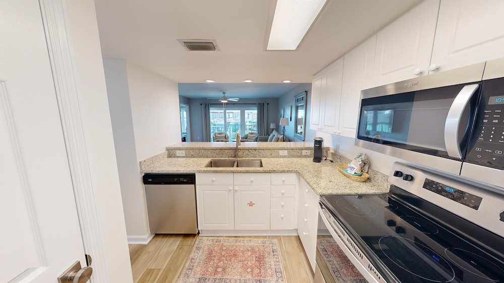 recently renovated 2 bedroom short walk to the beach condo