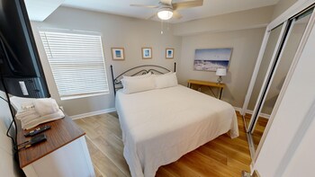 recently renovated 2 bedroom short walk to the beach condo