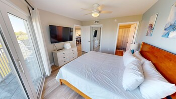 recently renovated 2 bedroom short walk to the beach condo