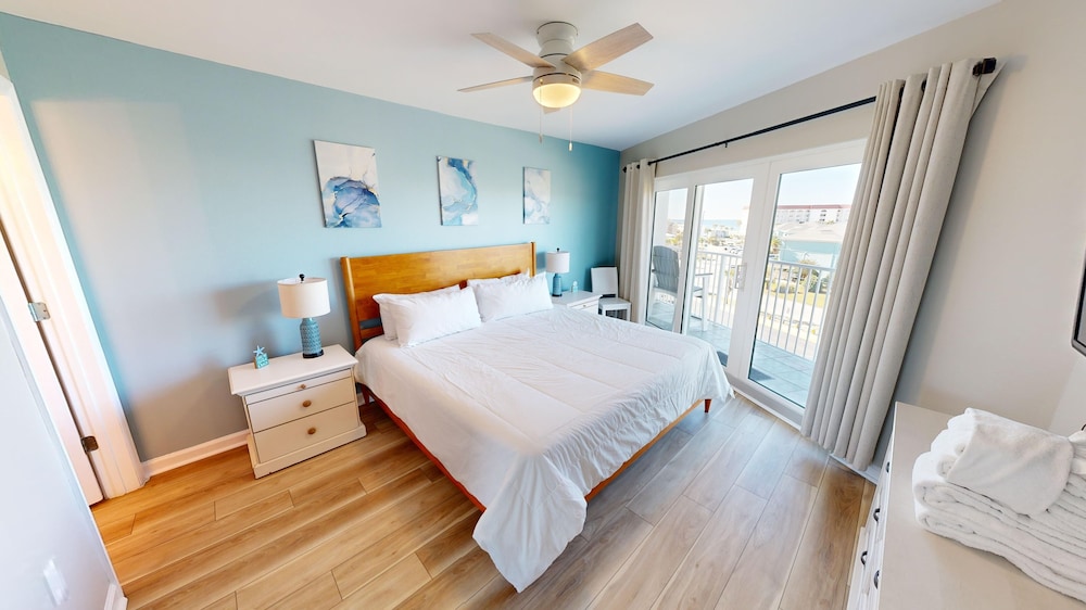 recently renovated 2 bedroom short walk to the beach condo