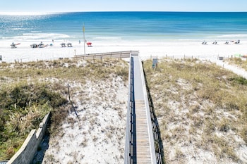 recently renovated 2 bedroom short walk to the beach condo