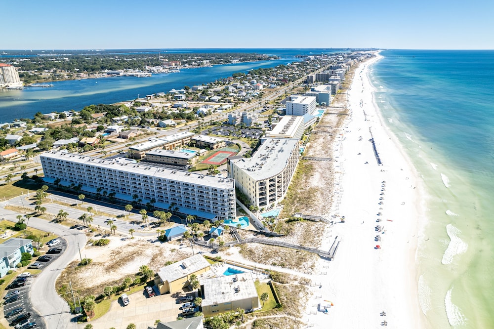 recently renovated 2 bedroom short walk to the beach condo