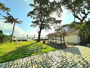 white house batangas