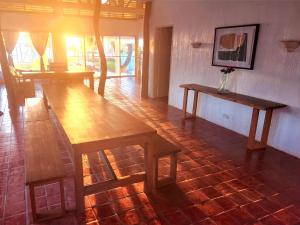 white house batangas