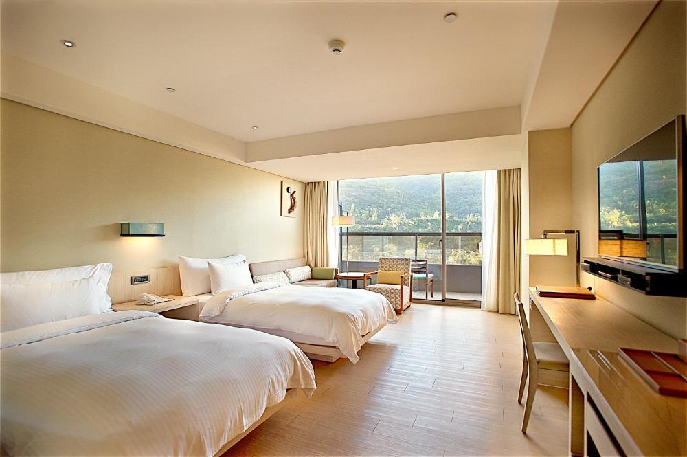 chihpen century hotel