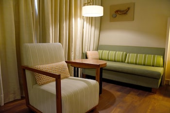 chihpen century hotel