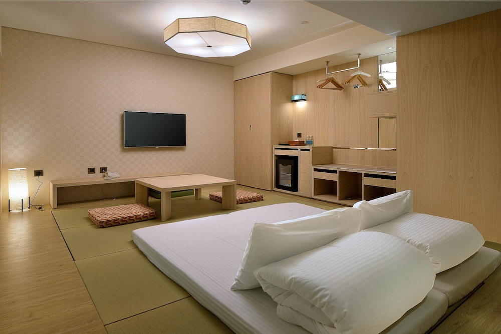 chihpen century hotel