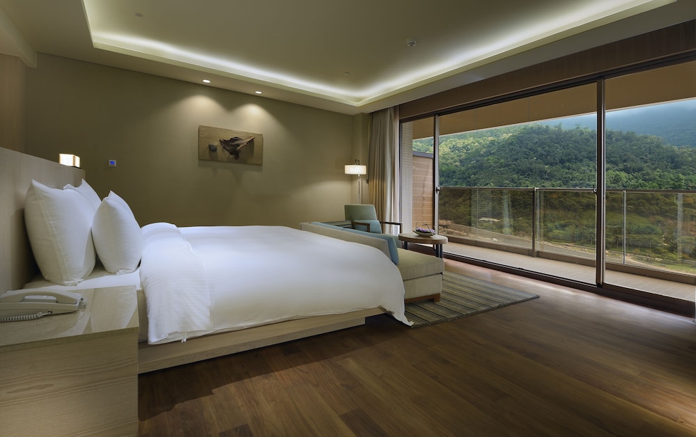 chihpen century hotel