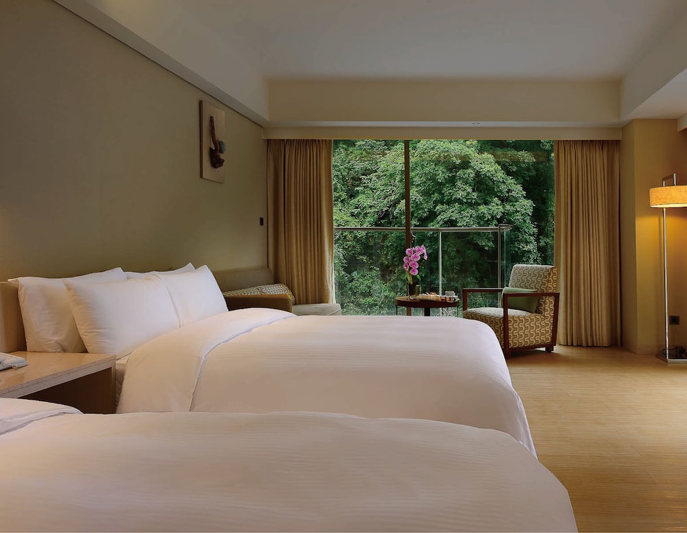 chihpen century hotel