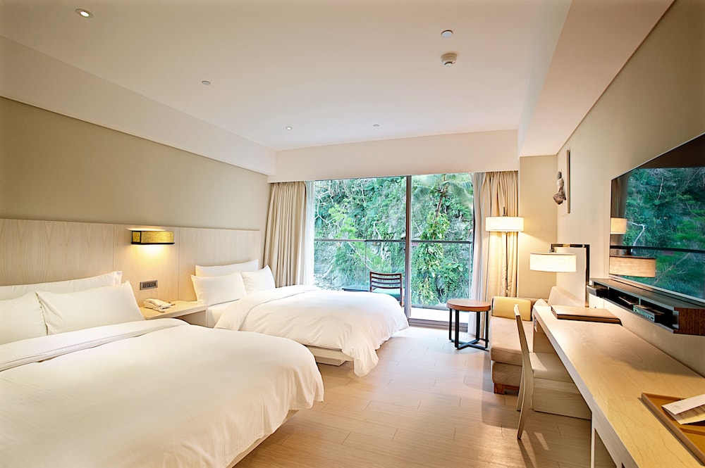 chihpen century hotel