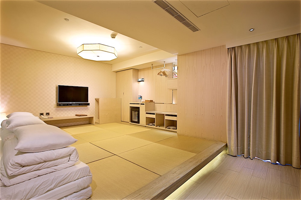 chihpen century hotel