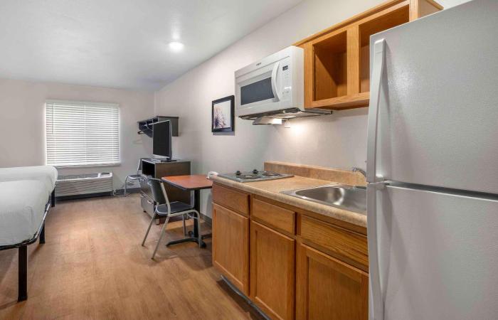 extended stay america select suites indianapolis west
