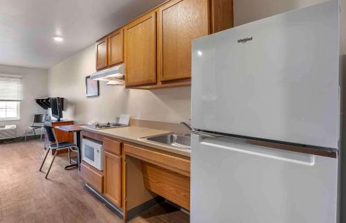 extended stay america select suites indianapolis west