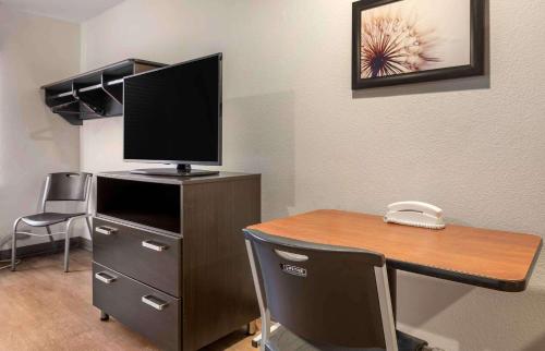 extended stay america select suites indianapolis west