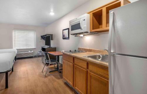 extended stay america select suites indianapolis west
