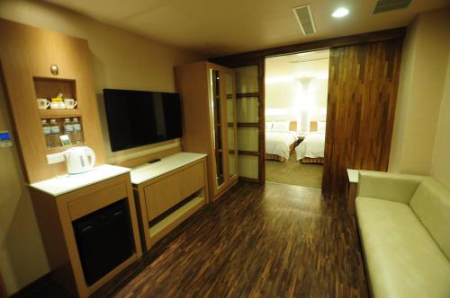 kindness hotel sanduo shopping district