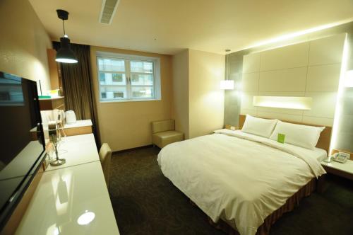 kindness hotel sanduo shopping district