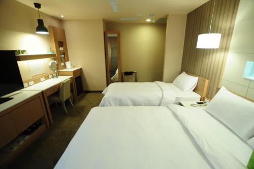 kindness hotel sanduo shopping district