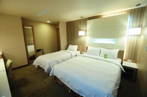 kindness hotel sanduo shopping district