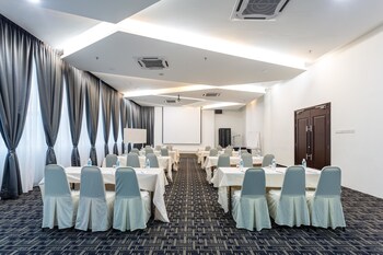 e red hotel melaka