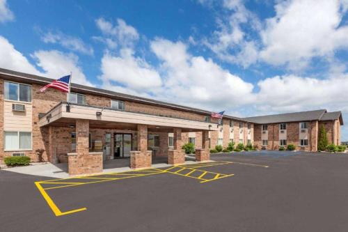 baymont by wyndham manistee