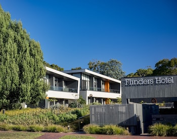 quarters at flinders hotel