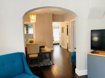 the cottage chic bungalow near old town square