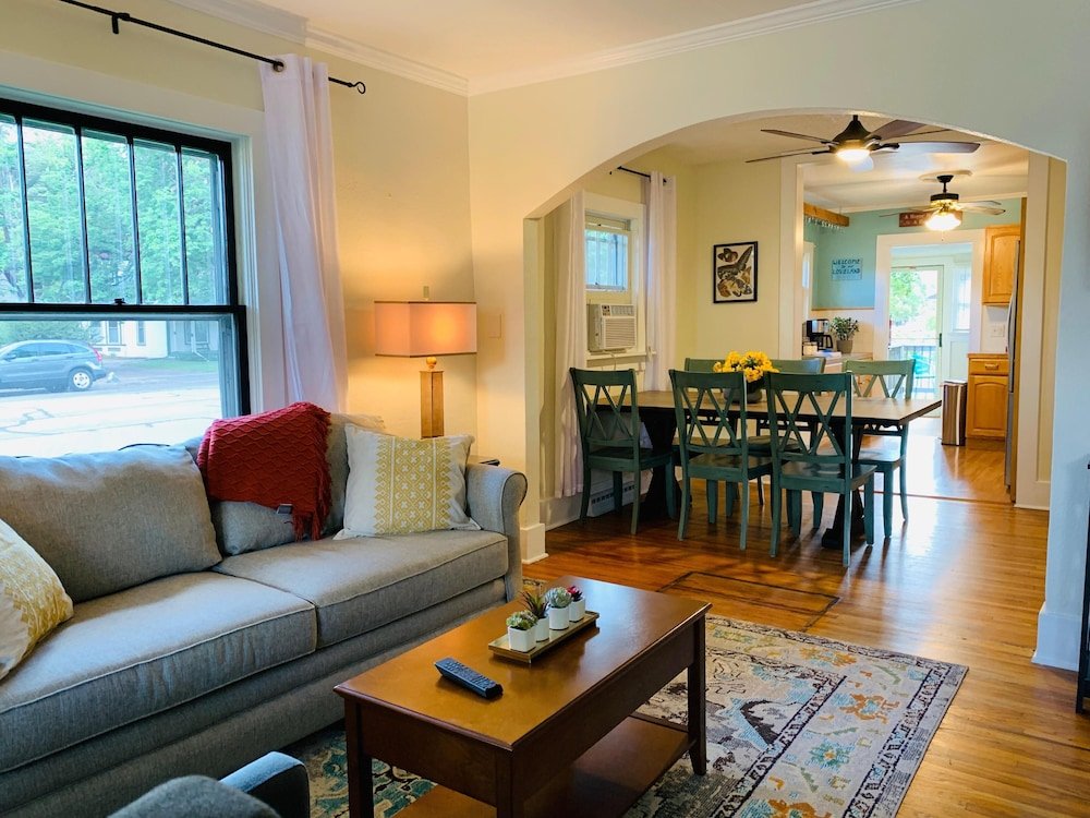 Cozy Bungalow In Downtown Loveland W/Free Bikes!,,3 star