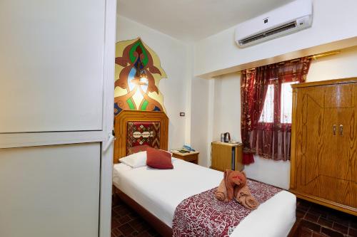 nefertiti hotel luxor