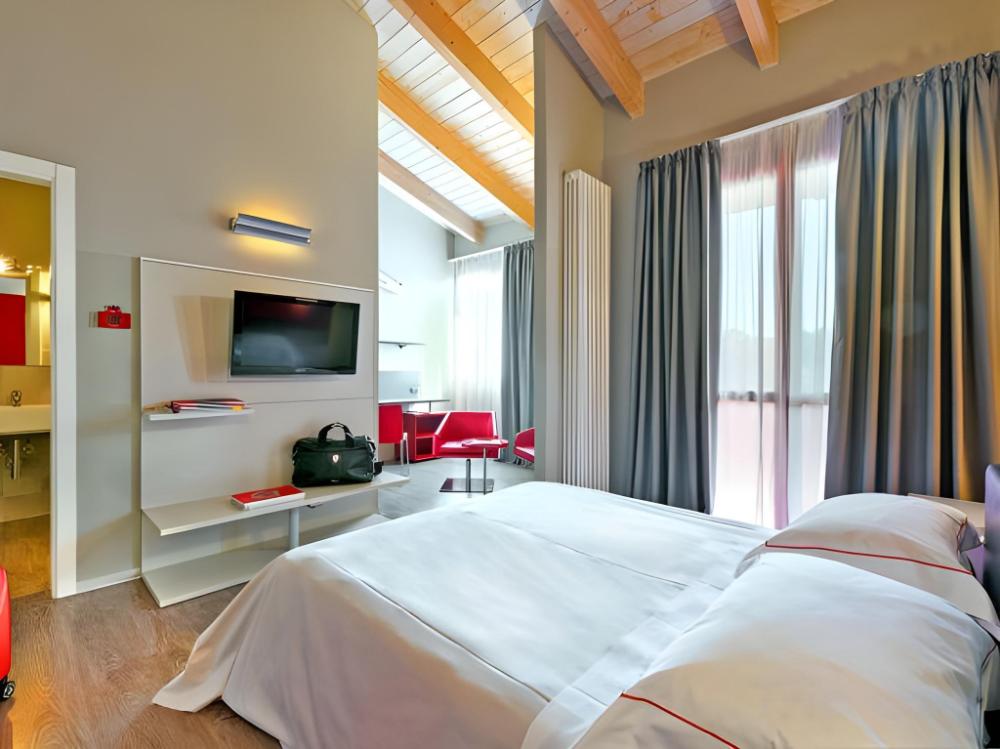 hotel maranello village