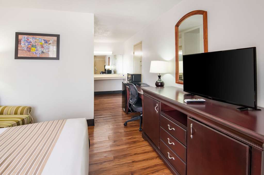 econo lodge marion i 81