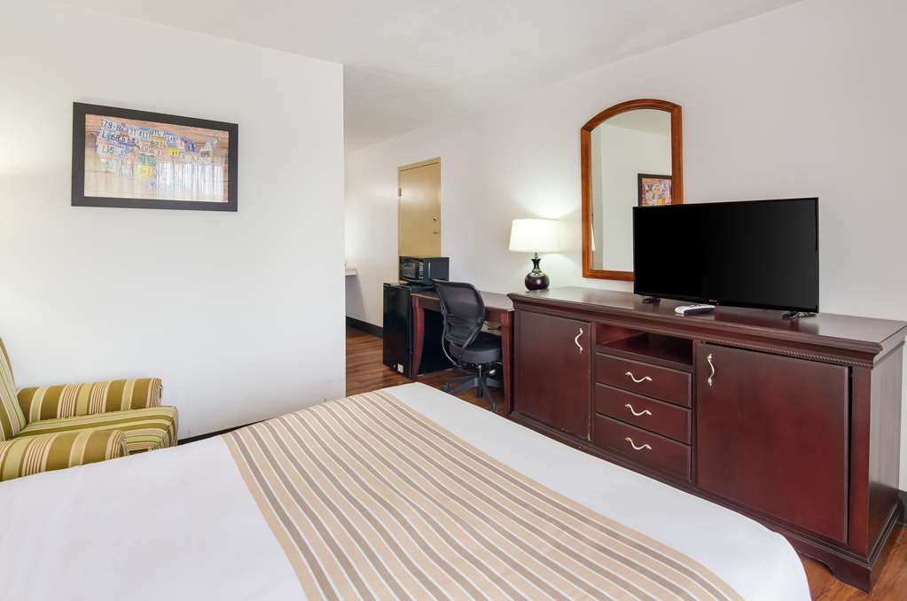 econo lodge marion i 81