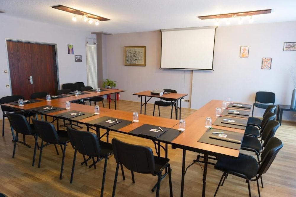 logis hotel cottage dudelange