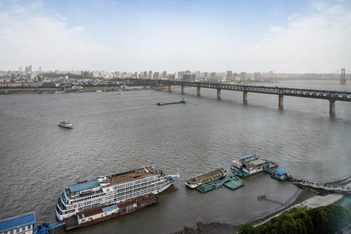 holiday inn riverside wuhan by ihg