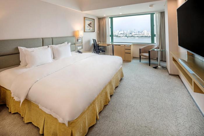holiday inn riverside wuhan by ihg