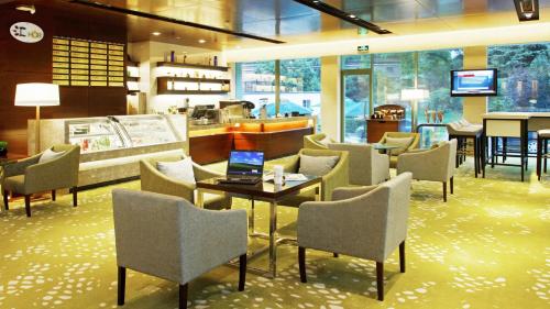 holiday inn riverside wuhan by ihg