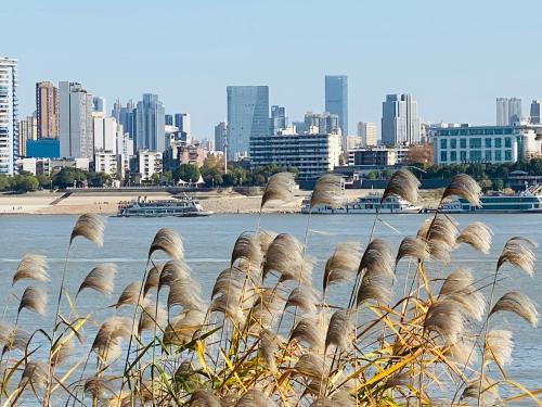 holiday inn riverside wuhan by ihg