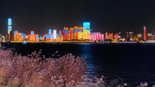 holiday inn riverside wuhan by ihg