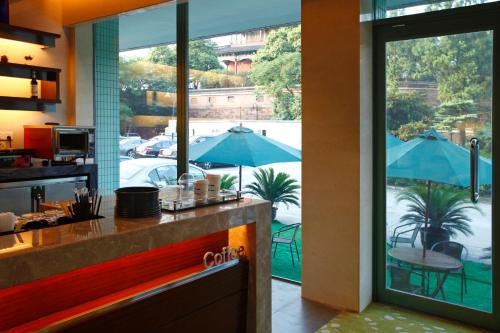 holiday inn riverside wuhan by ihg
