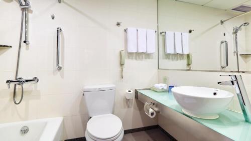 holiday inn riverside wuhan by ihg