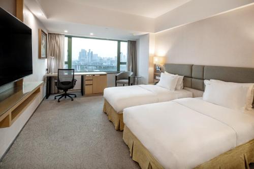 holiday inn riverside wuhan by ihg
