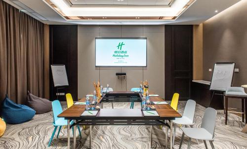 holiday inn riverside wuhan by ihg