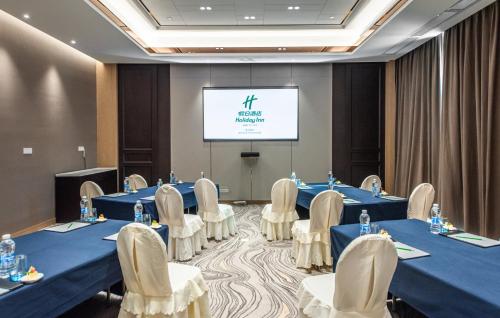holiday inn riverside wuhan by ihg