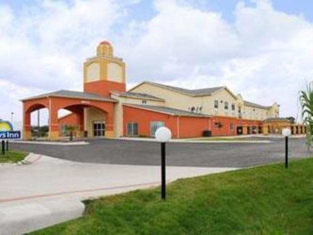 days inn and suites by wyndham marquez