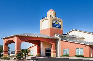 days inn and suites by wyndham marquez