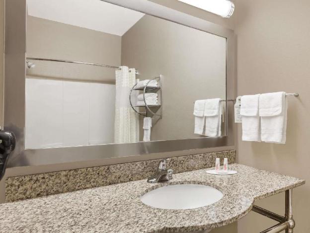 days inn and suites by wyndham marquez