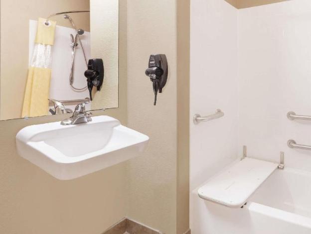 days inn and suites by wyndham marquez