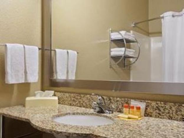 days inn and suites by wyndham marquez