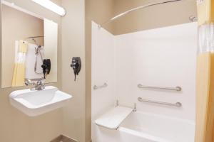 days inn and suites by wyndham marquez