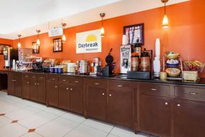 days inn and suites by wyndham marquez